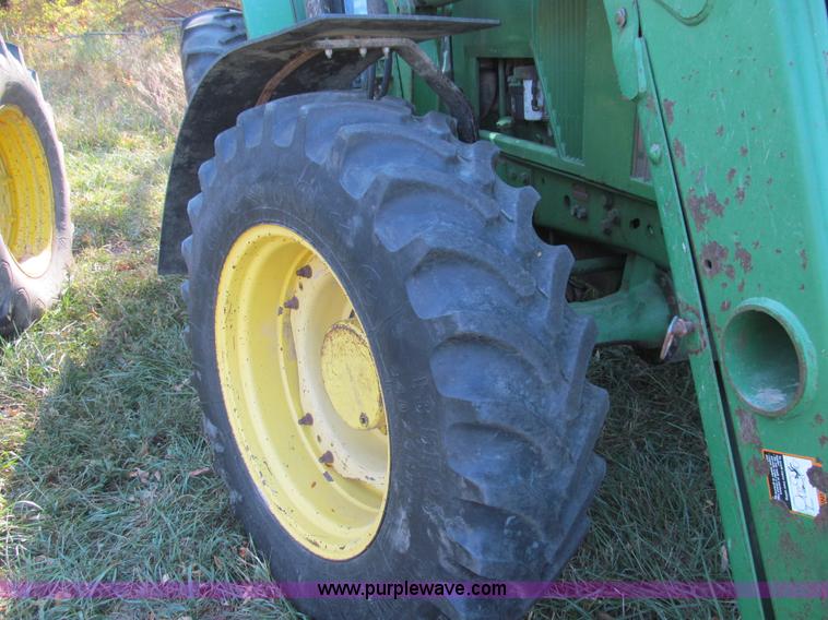 image for item E3535 1994 John Deere 7200 MFWD tractor