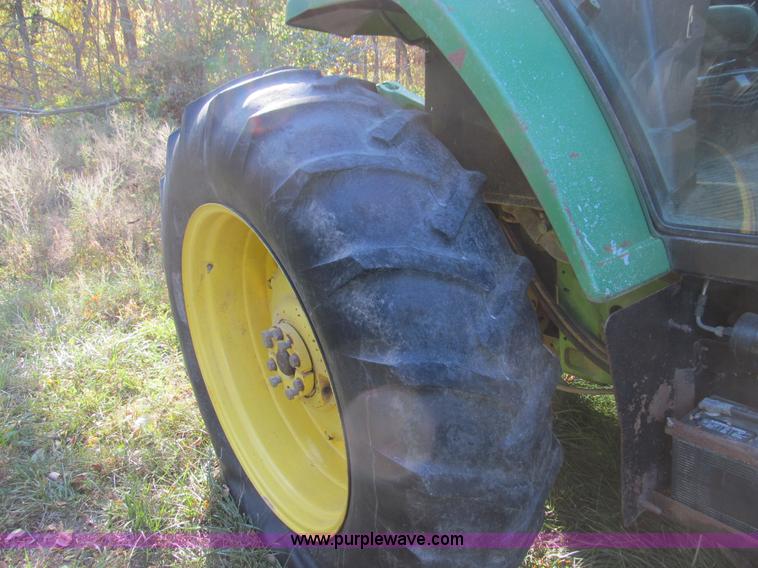 image for item E3535 1994 John Deere 7200 MFWD tractor