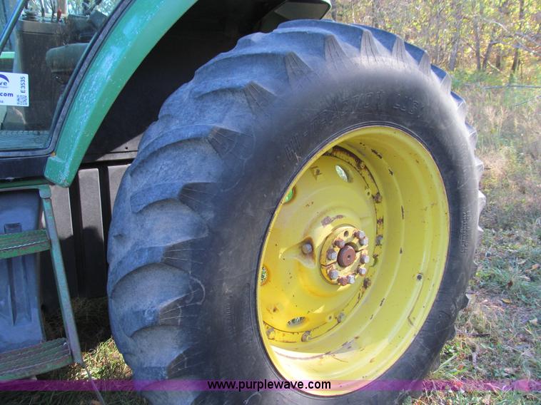 image for item E3535 1994 John Deere 7200 MFWD tractor