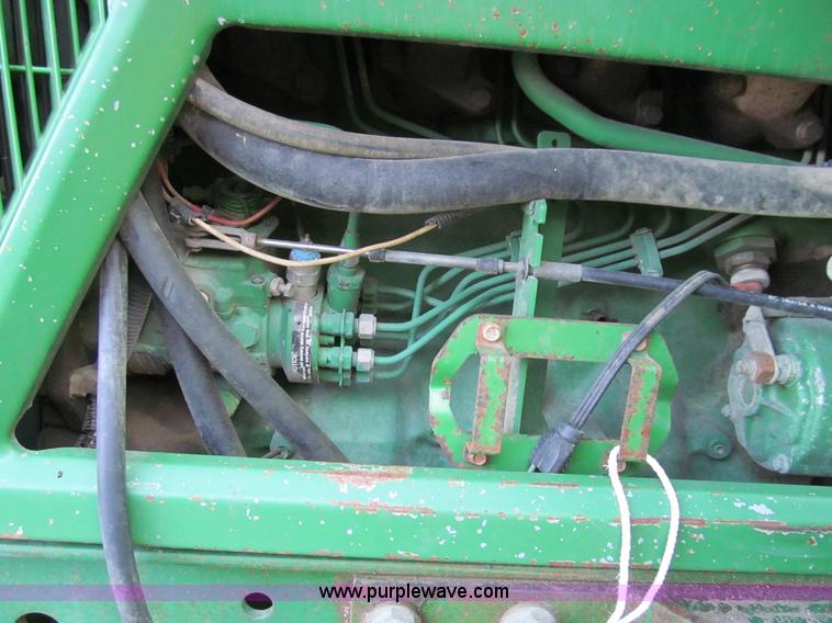 image for item E3535 1994 John Deere 7200 MFWD tractor