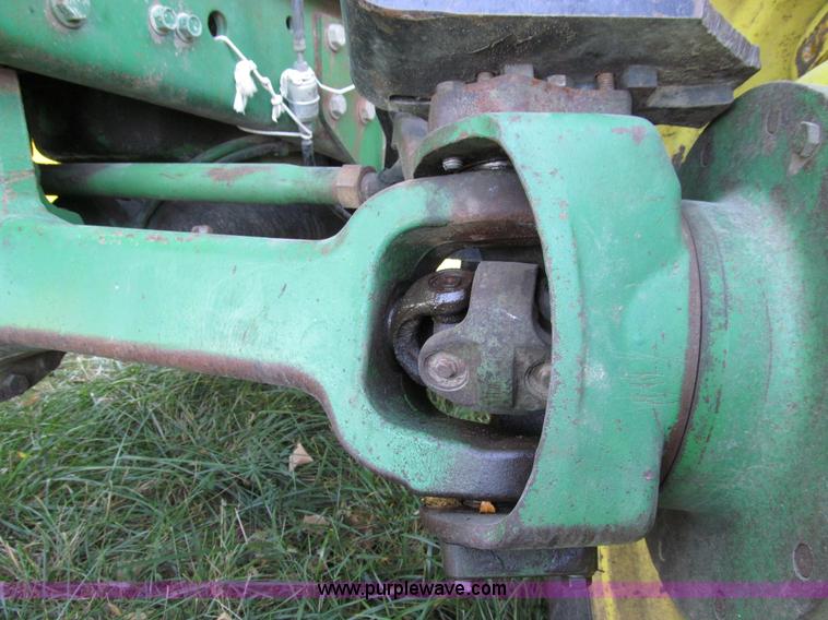 image for item E3535 1994 John Deere 7200 MFWD tractor