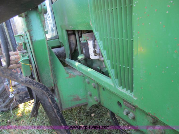 image for item E3535 1994 John Deere 7200 MFWD tractor