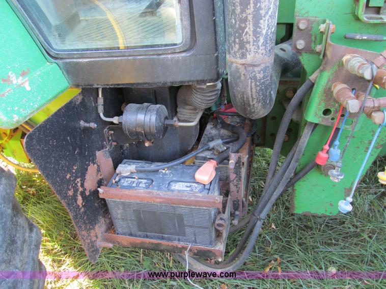 image for item E3535 1994 John Deere 7200 MFWD tractor
