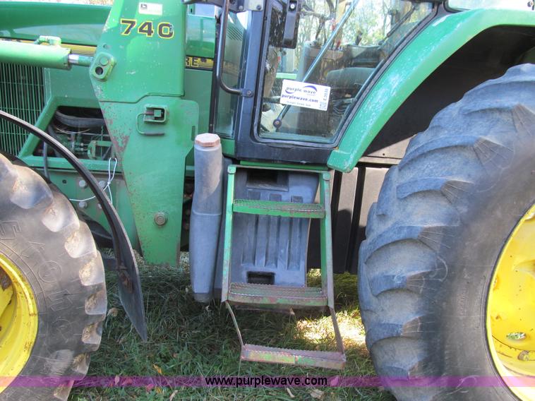 image for item E3535 1994 John Deere 7200 MFWD tractor