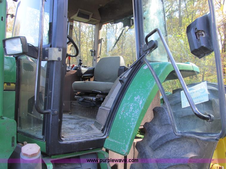 image for item E3535 1994 John Deere 7200 MFWD tractor