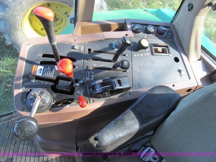 image for item E3535 1994 John Deere 7200 MFWD tractor