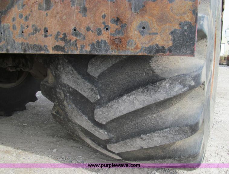 image for item E3537 2000 Case IH Titan FLX3300B dry floater truck