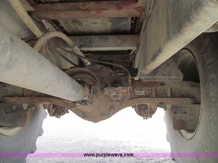 image for item E3537 2000 Case IH Titan FLX3300B dry floater truck