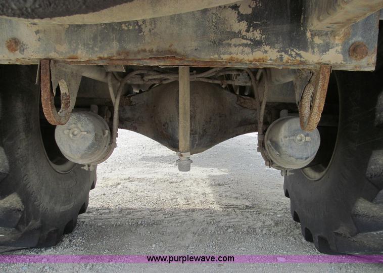 image for item E3537 2000 Case IH Titan FLX3300B dry floater truck