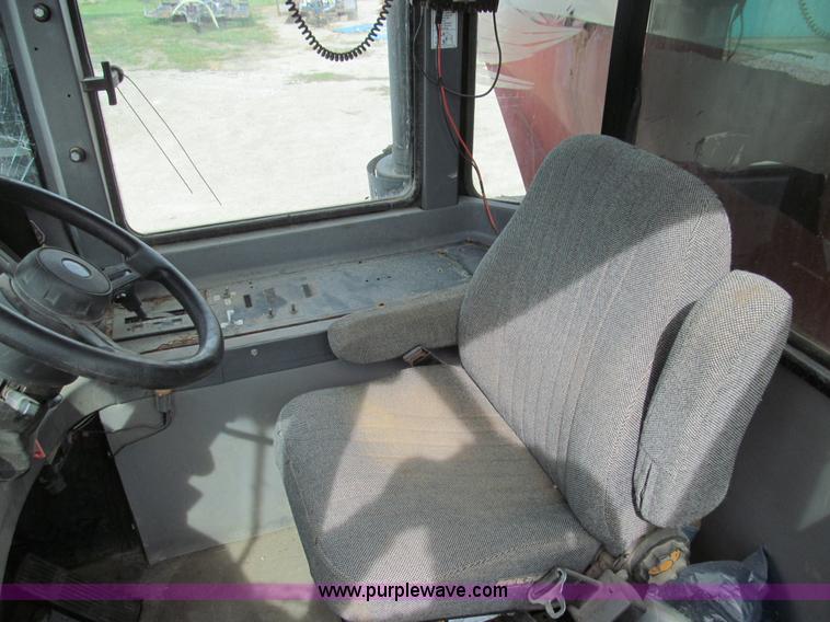 image for item E3537 2000 Case IH Titan FLX3300B dry floater truck