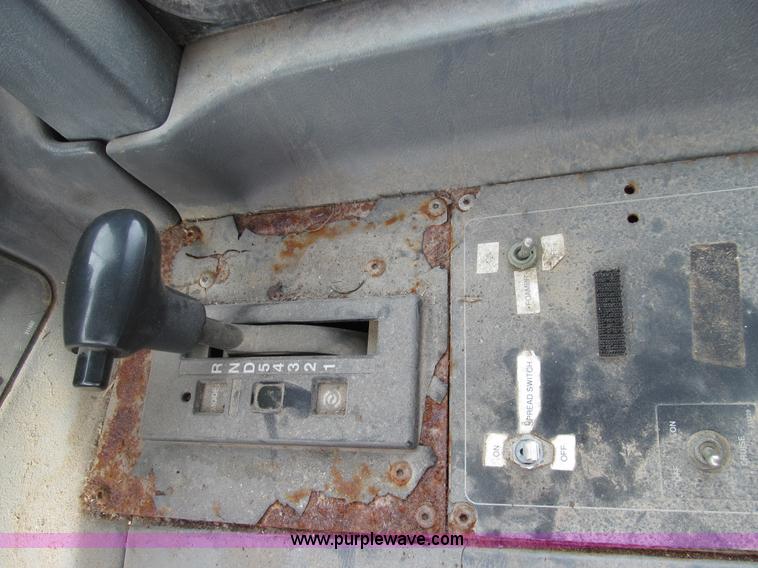 image for item E3537 2000 Case IH Titan FLX3300B dry floater truck