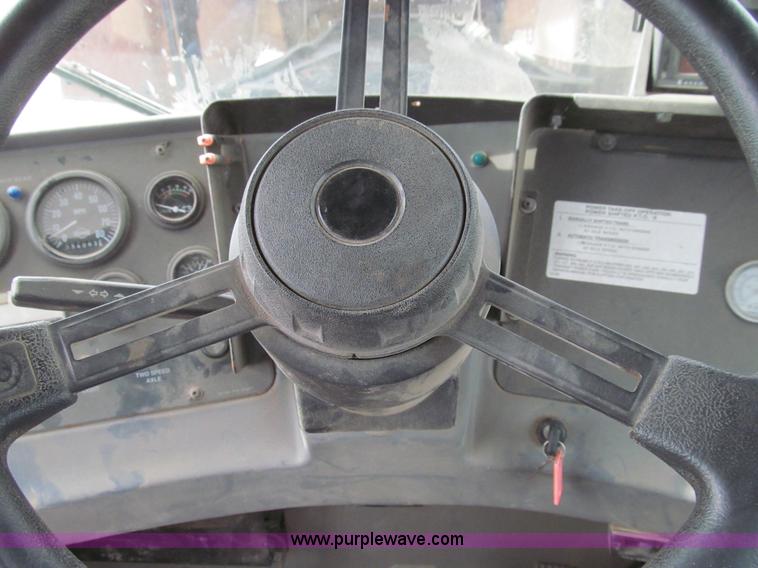 image for item E3537 2000 Case IH Titan FLX3300B dry floater truck