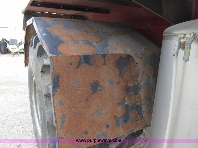 image for item E3537 2000 Case IH Titan FLX3300B dry floater truck