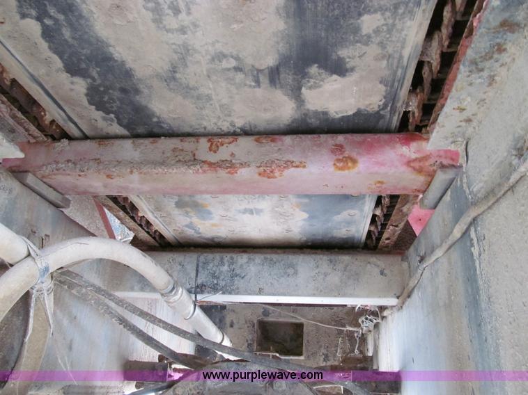 image for item E3537 2000 Case IH Titan FLX3300B dry floater truck