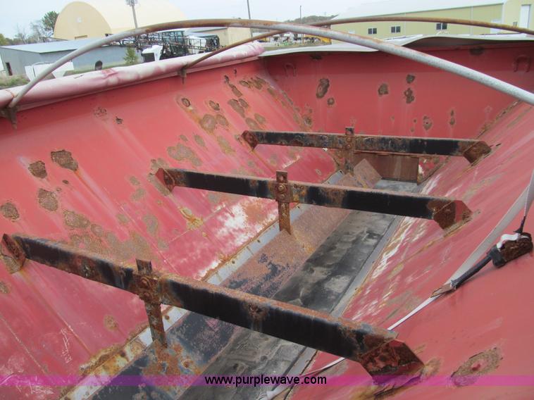 image for item E3537 2000 Case IH Titan FLX3300B dry floater truck