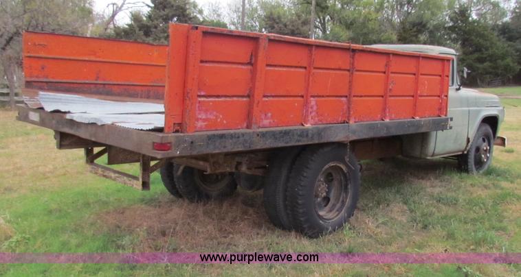 image for item E8092 1958 Ford F500 pickup truck