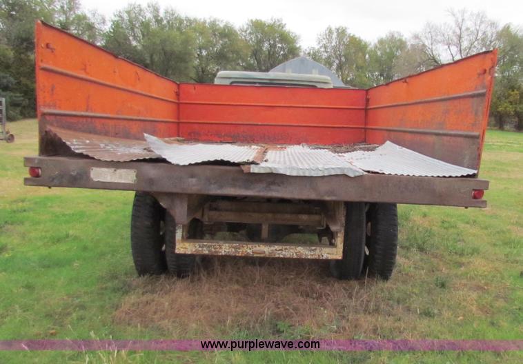 image for item E8092 1958 Ford F500 pickup truck