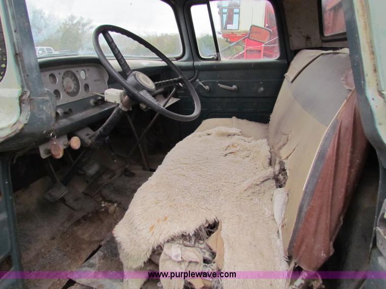 image for item E8092 1958 Ford F500 pickup truck