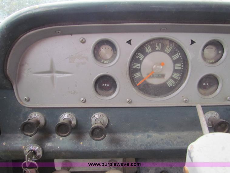 image for item E8092 1958 Ford F500 pickup truck