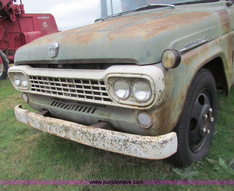 image for item E8092 1958 Ford F500 pickup truck