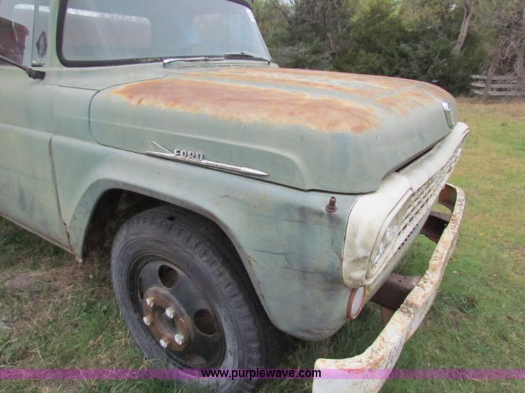 image for item E8092 1958 Ford F500 pickup truck