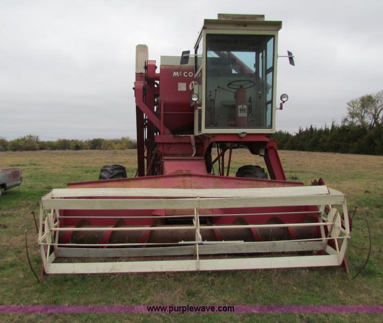 image for item E8093 McCormick International Harvester 101 combine