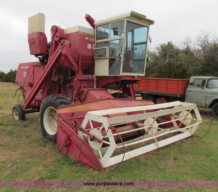 image for item E8093 McCormick International Harvester 101 combine