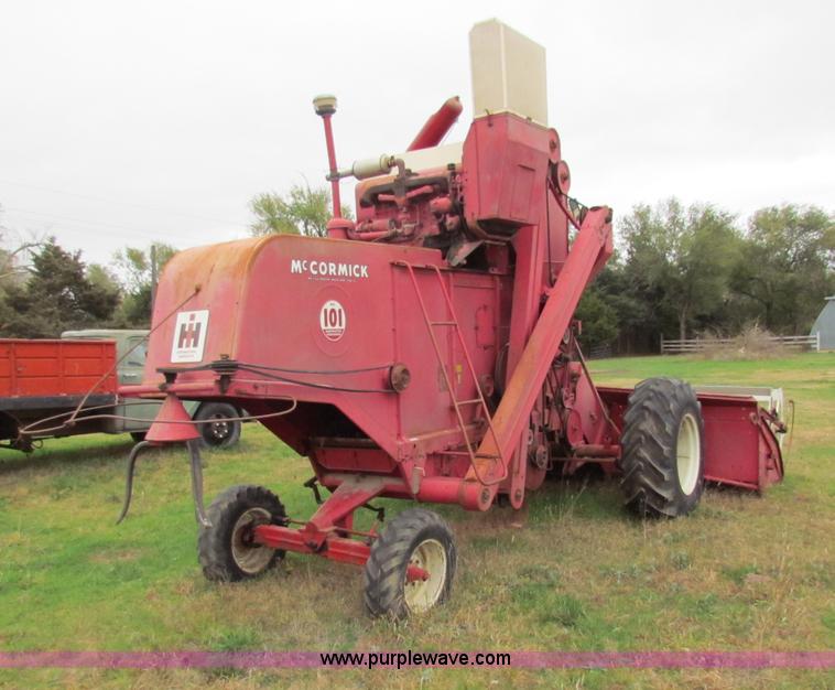 image for item E8093 McCormick International Harvester 101 combine