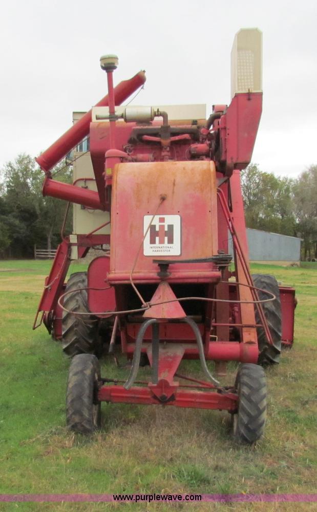 image for item E8093 McCormick International Harvester 101 combine