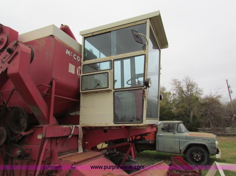 image for item E8093 McCormick International Harvester 101 combine