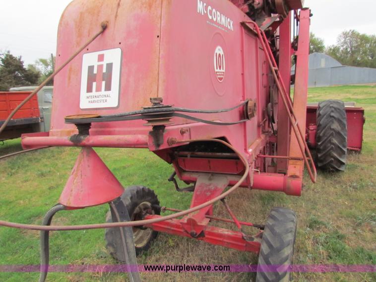 image for item E8093 McCormick International Harvester 101 combine