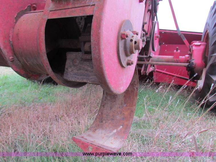 image for item E8093 McCormick International Harvester 101 combine