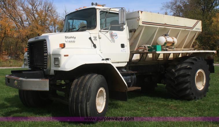 image for item F2696 1995 Ford LN8000 spreader truck