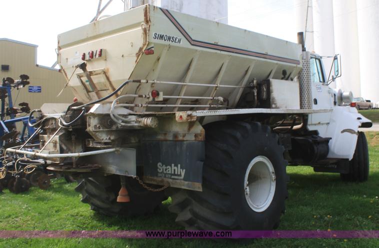 image for item F2696 1995 Ford LN8000 spreader truck