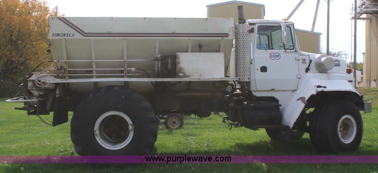 image for item F2696 1995 Ford LN8000 spreader truck