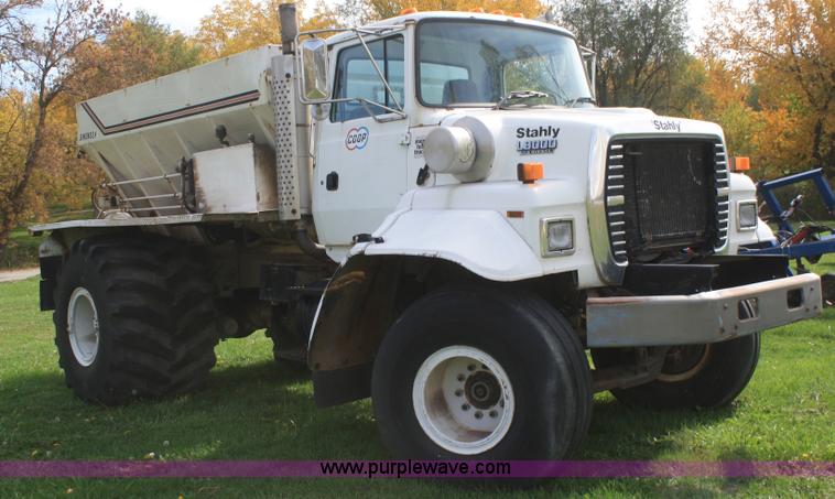 image for item F2696 1995 Ford LN8000 spreader truck