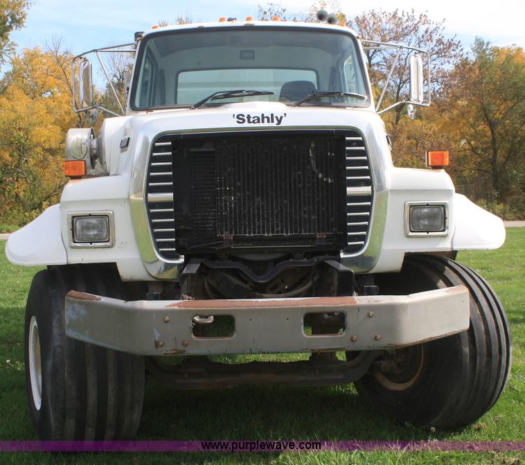 image for item F2696 1995 Ford LN8000 spreader truck