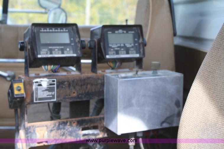 image for item F2696 1995 Ford LN8000 spreader truck