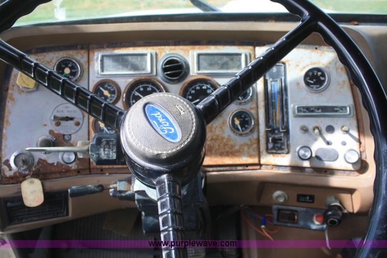 image for item F2696 1995 Ford LN8000 spreader truck