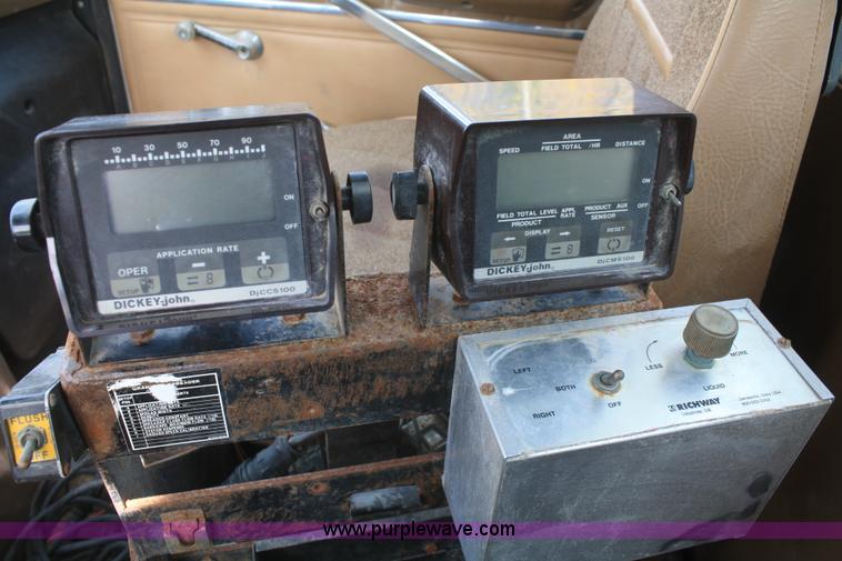 image for item F2696 1995 Ford LN8000 spreader truck