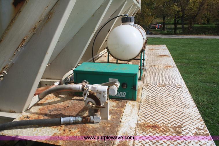 image for item F2696 1995 Ford LN8000 spreader truck