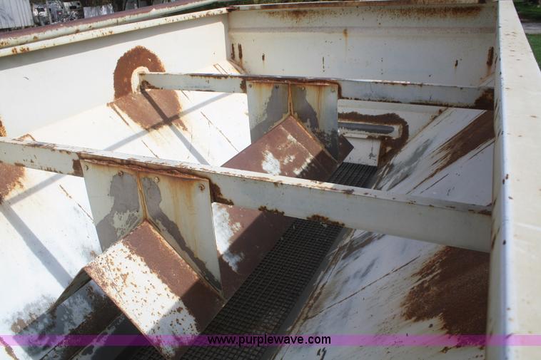 image for item F2696 1995 Ford LN8000 spreader truck