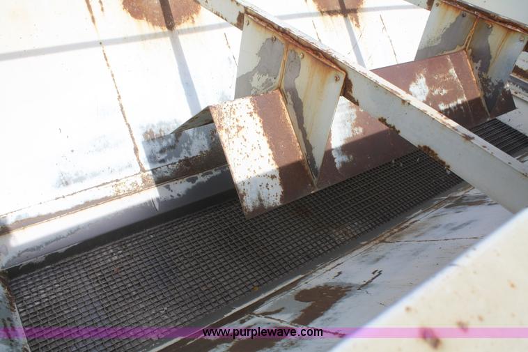 image for item F2696 1995 Ford LN8000 spreader truck