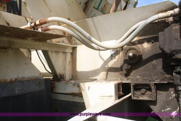 image for item F2696 1995 Ford LN8000 spreader truck