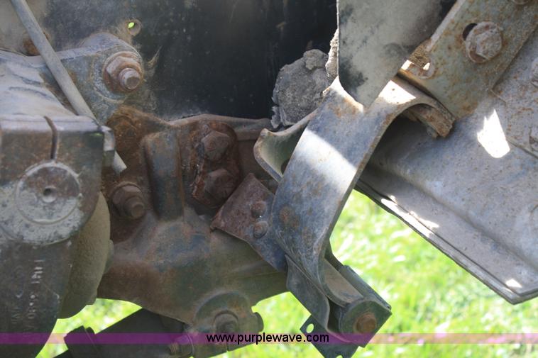 image for item F2696 1995 Ford LN8000 spreader truck