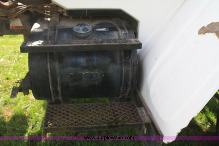 image for item F2696 1995 Ford LN8000 spreader truck