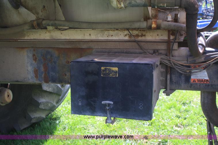 image for item F2696 1995 Ford LN8000 spreader truck