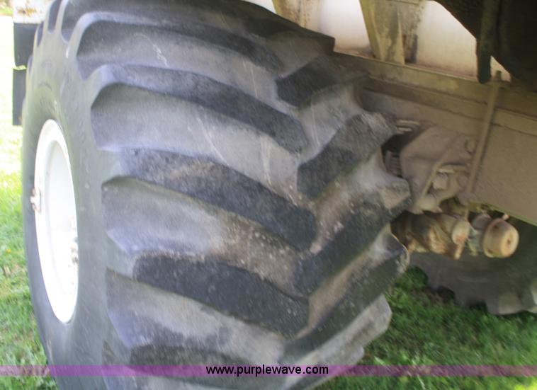 image for item F2696 1995 Ford LN8000 spreader truck