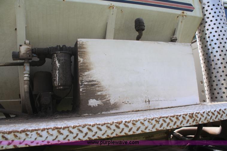 image for item F2696 1995 Ford LN8000 spreader truck