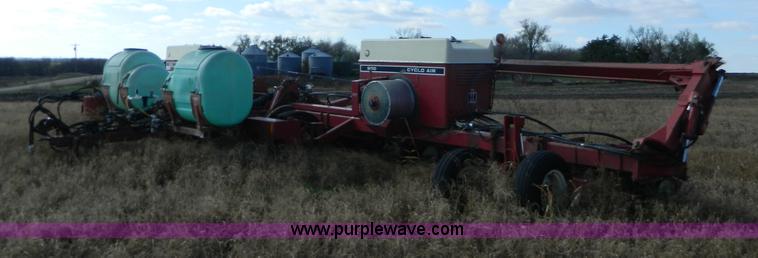 image for item G7556 International Cyclo Air 800 planter